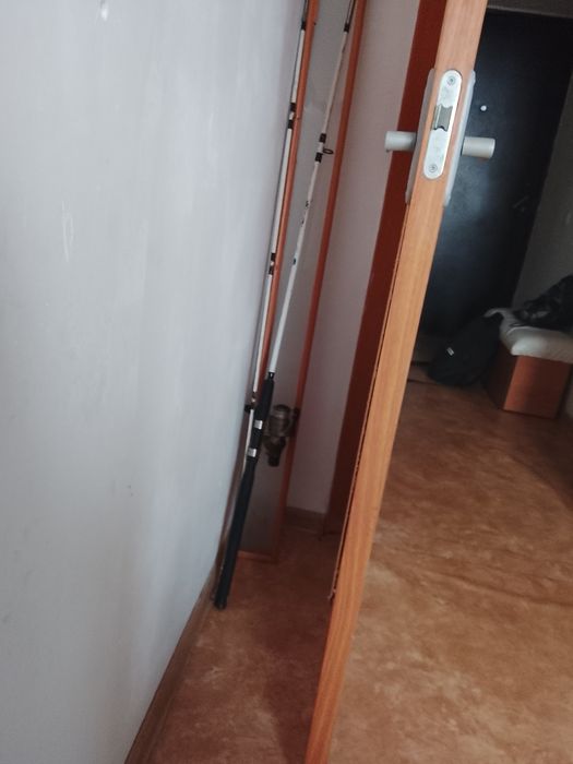 Спининг крокодил за 2000 продам вместе с леской