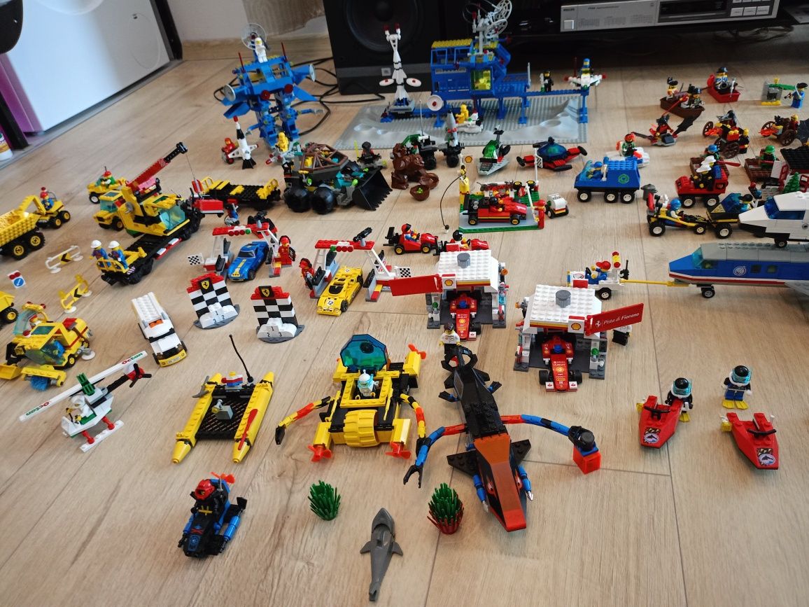 Продавам Лего lego classic space tawn city train