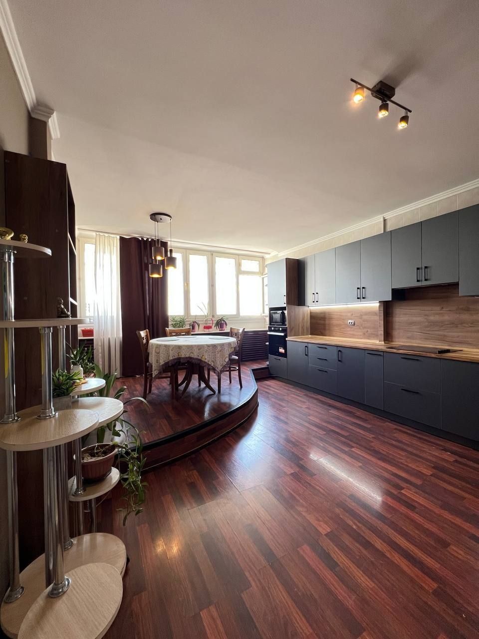 Срочно продается 6ти ком кв-ра на ул. А.Темура, ор-р:м.Шахристан,189м²