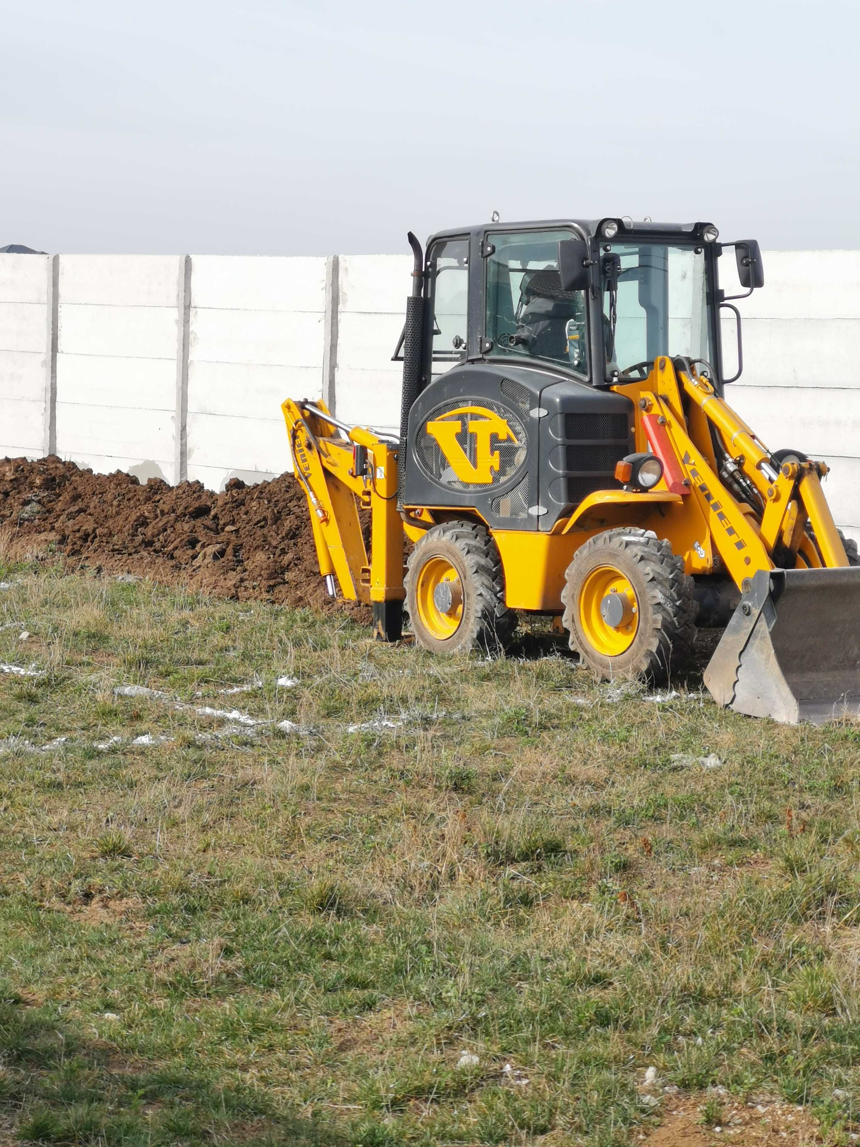 Închiriere buldoexcavator venieri 1.33 b