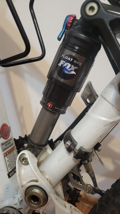 Bicicleta full suspension trek