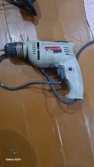 Дрель,  шуруповерт,