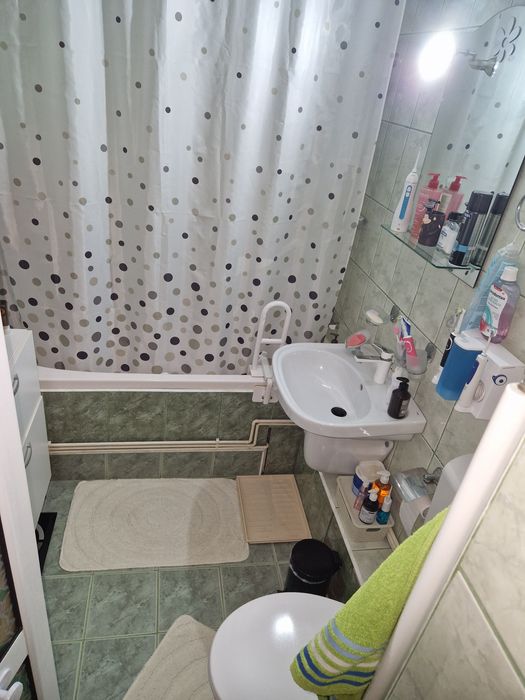 Vand 2 dulapuri pt baie si obiecte sanitare