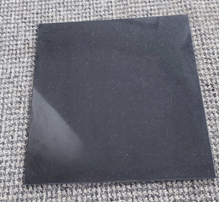 Granit negru lucios