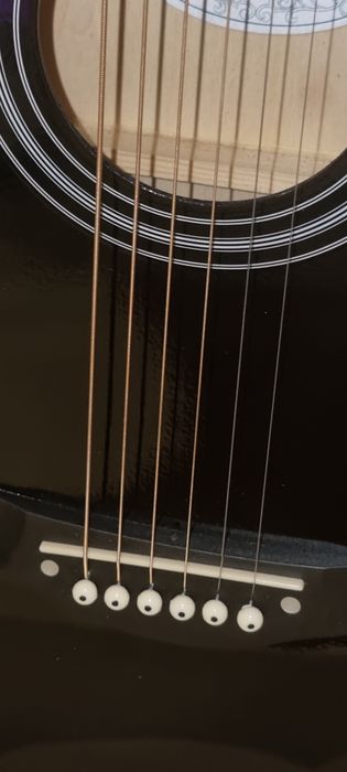 Vând chitara acustica