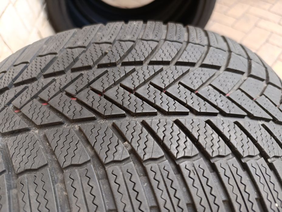 Зимни гуми Bridgestone 245/45/17 dot 4021