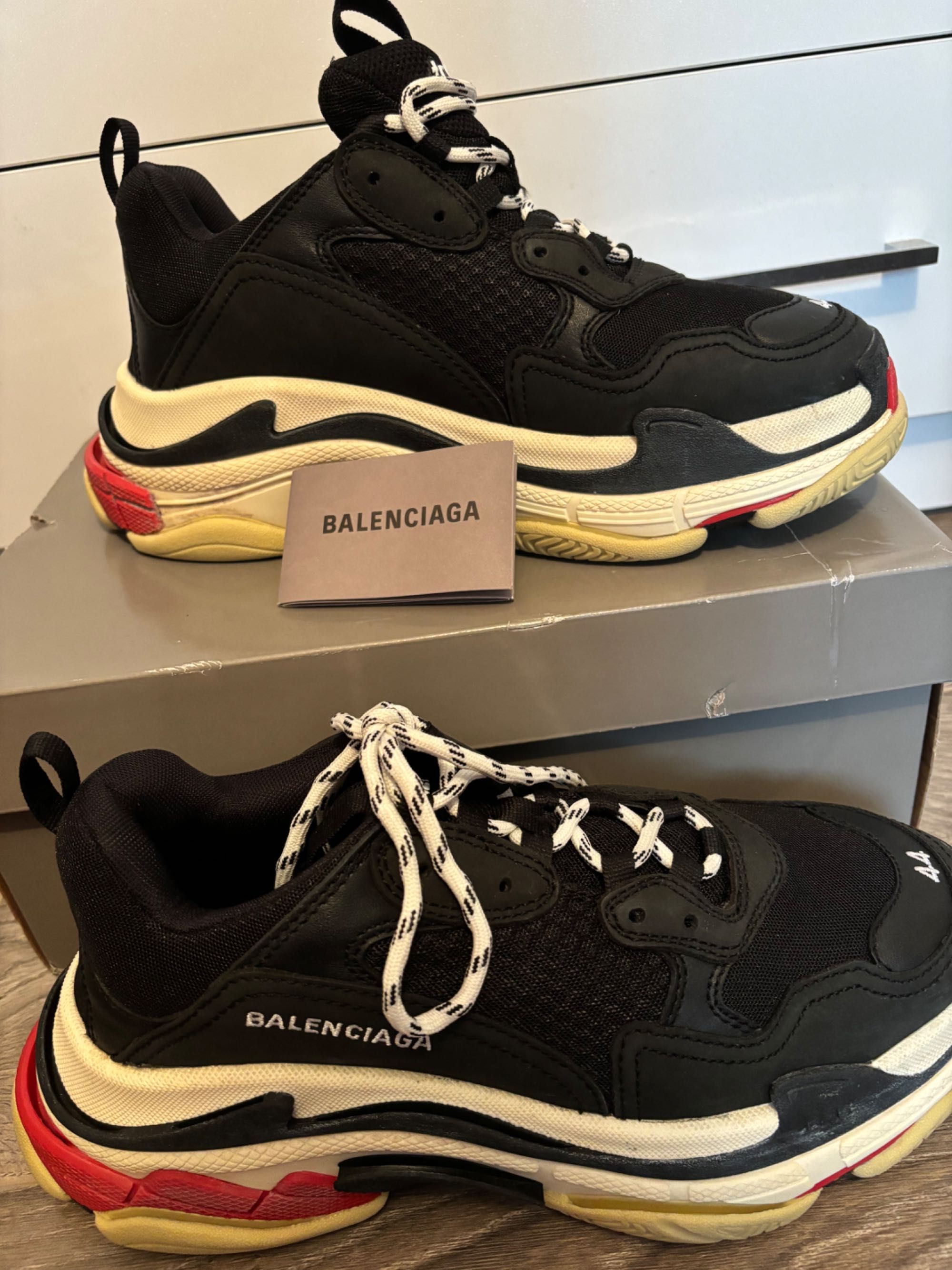 BALENCIAGA чисто нови -44 номер .Цена 240лв.