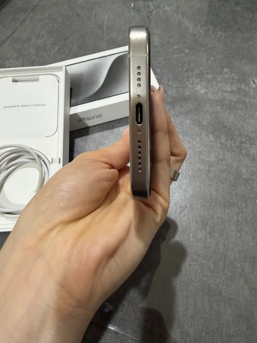 Vand Iphone 15 pro max 256 GB