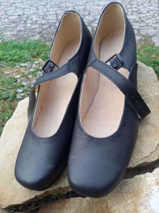 Скарпини, обувки за народни танци