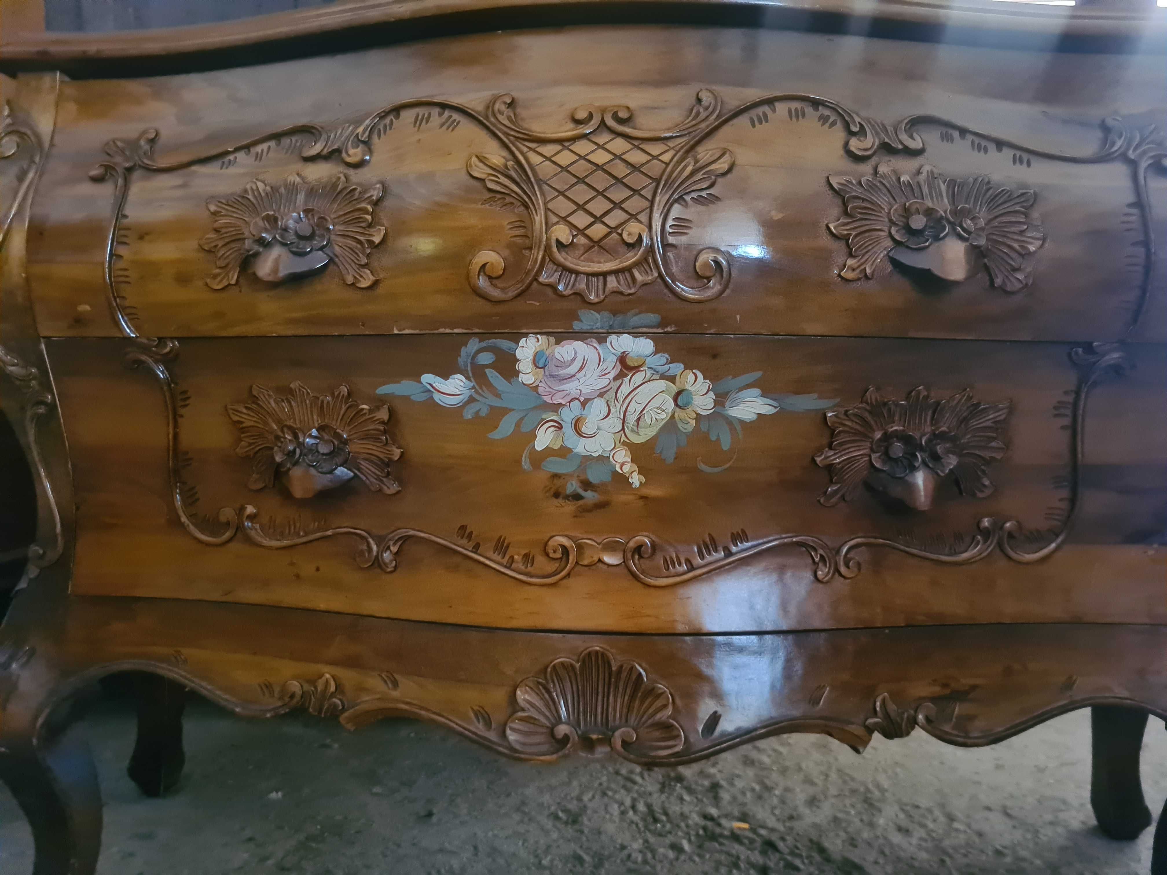 Старинен комод в стил Луии барок орех масив внос от Европа
