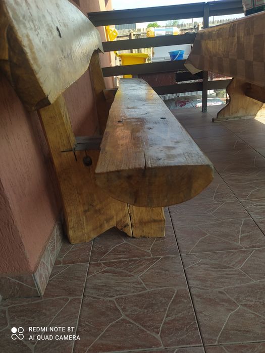 Vând masa +2  bănci  din lemn masiv pentru 8 persoane stil rustic