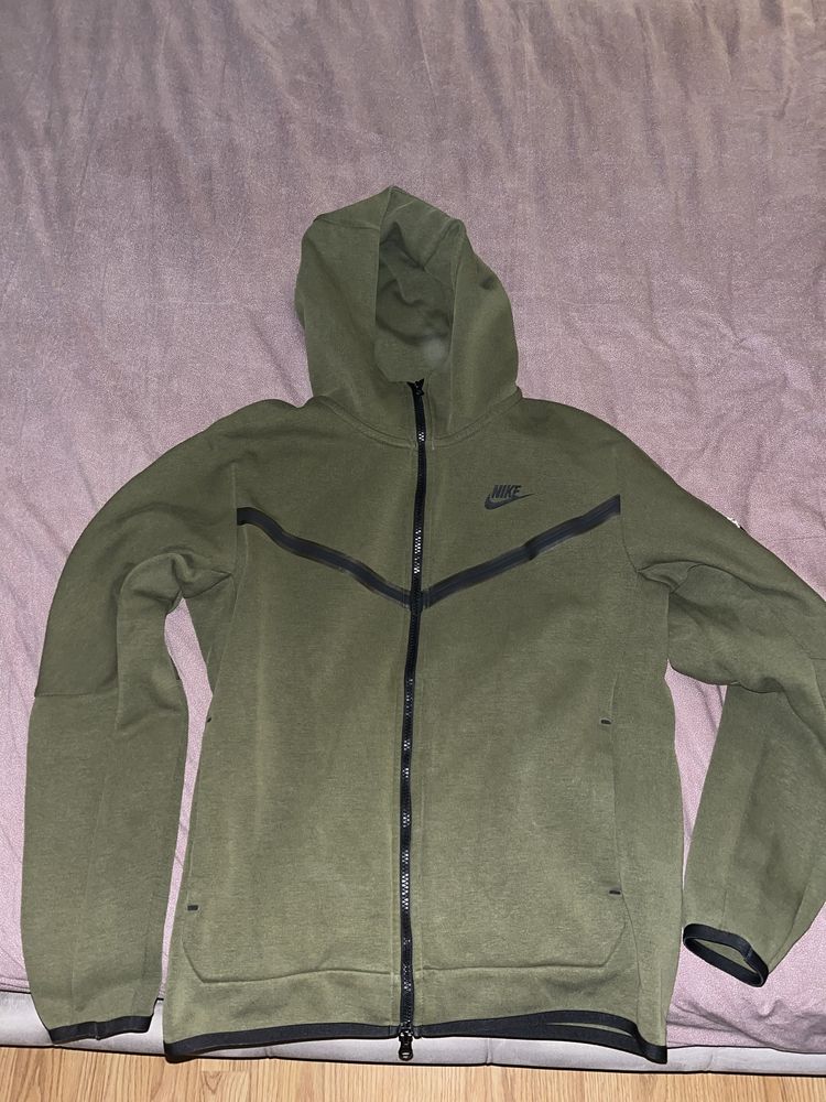 Vand Bluza Nike Tech Fleece Verde Modelul Vechi