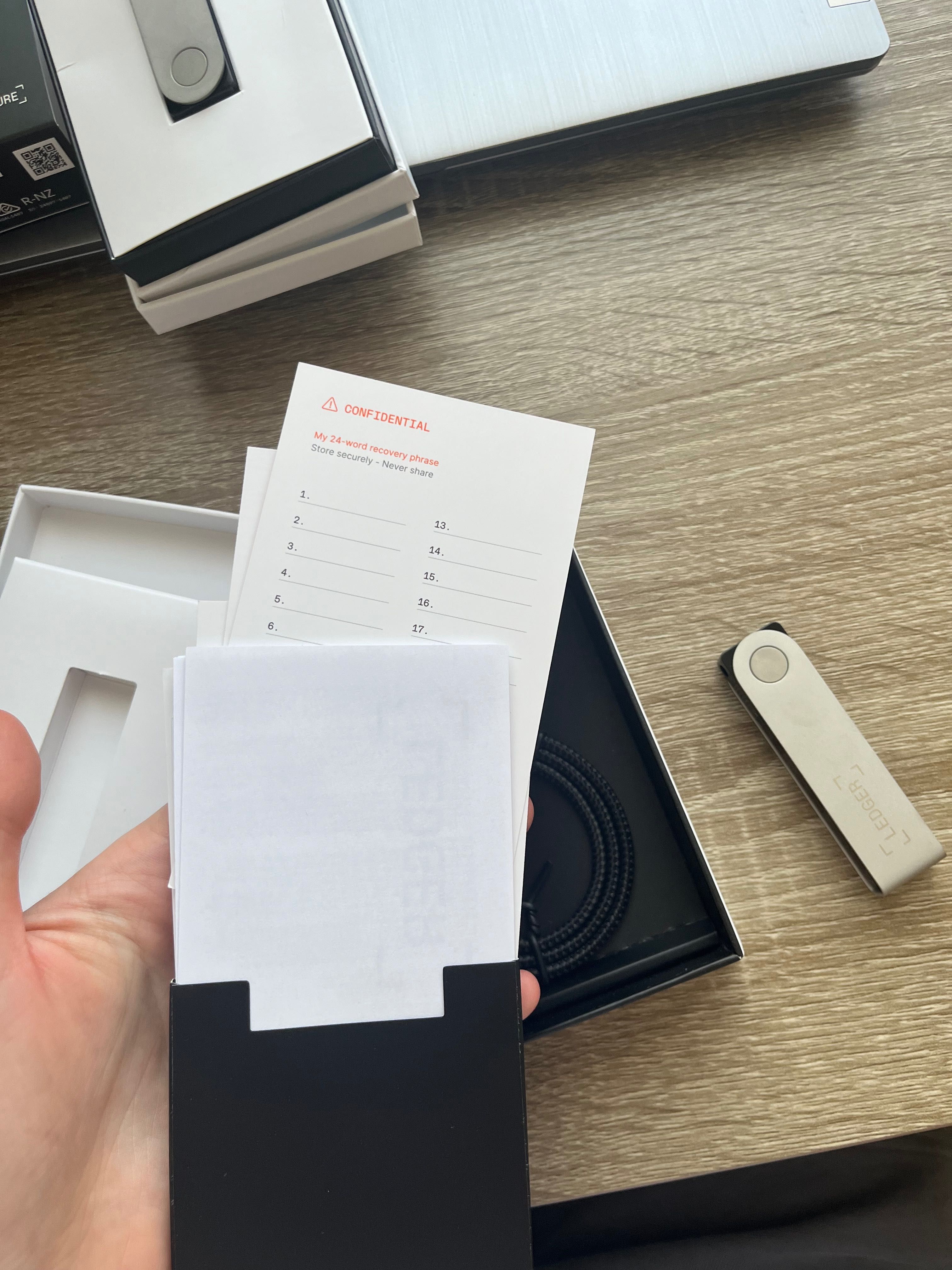НОВ! Крипто портфейл Ledger Nano X