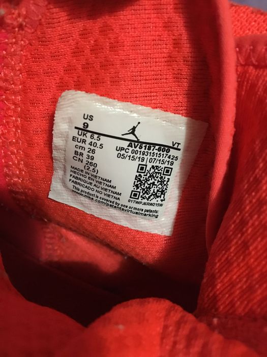 Adidasi Jordan portocalii