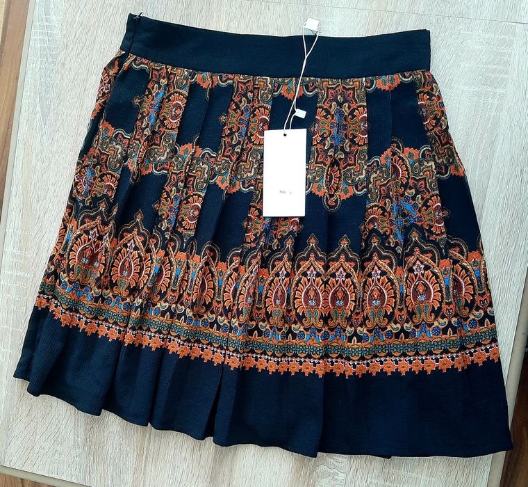 фина ,нежна бяла блуза и ефектнии рокли