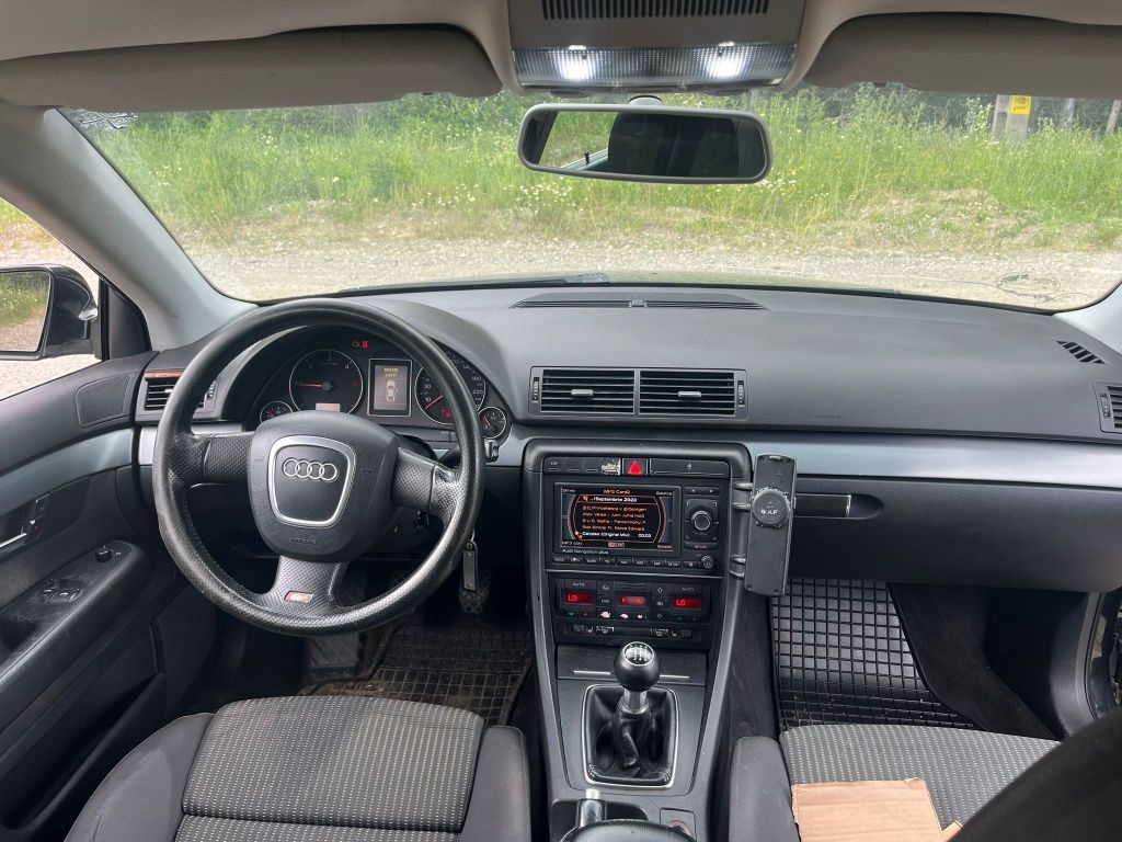 Dezmembrez Audi A4 B7 2.0 TDI BLB