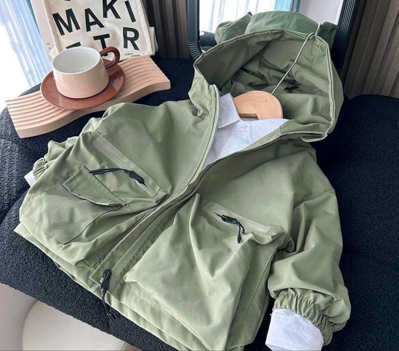 Стильная ветровка 134-140 на 6-8л