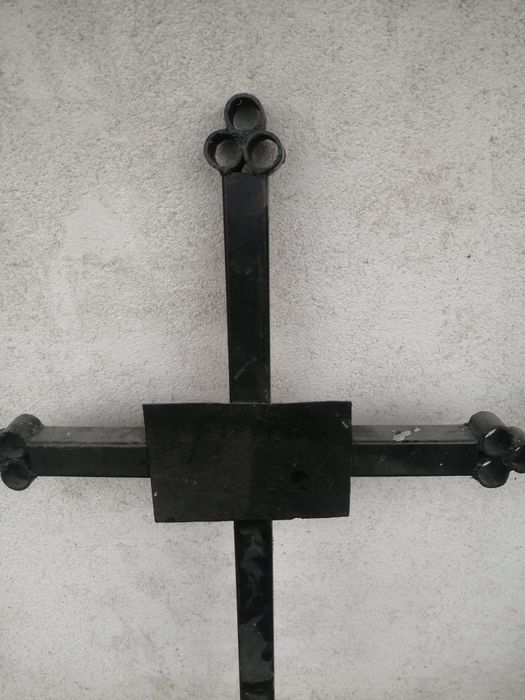 Cruce funerară metalică