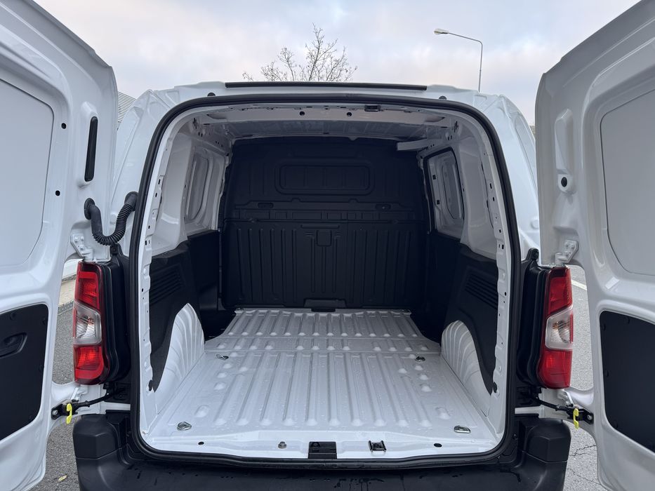 Opel Combo Van NOU 2024 1.900 km 1.5 diesel 100 cp