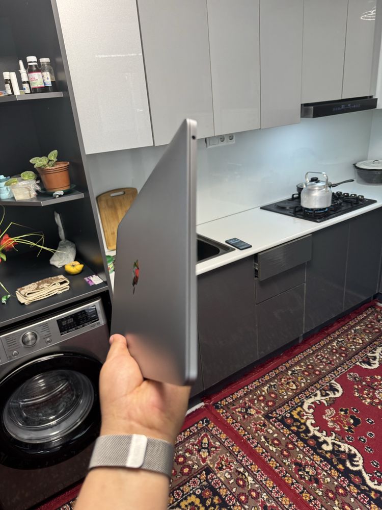 MacBook Pro M2 13 inch Gray