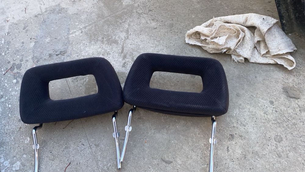 Ауди 100 А6 задний подголовник черный