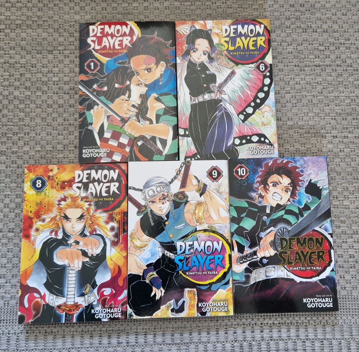 Set Demon Slayer Manga in engleza (vol. 1,6,8,9,10)