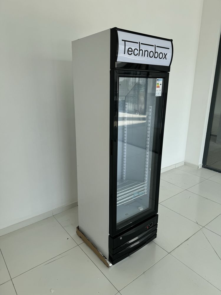 Витринный холодильник Technobox Объем (л): 278