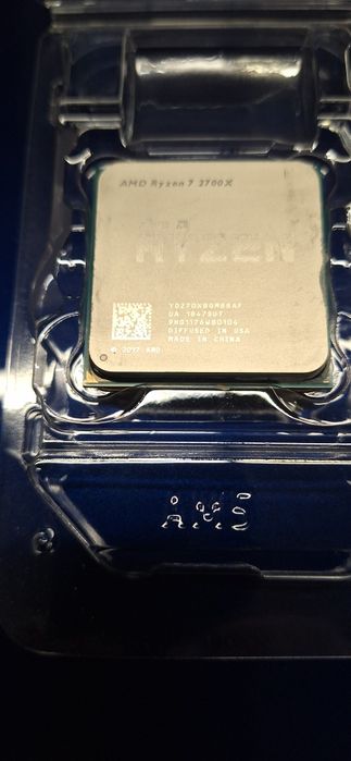 Ryzen 7,  2700x  ..3,7 Mhz  Am 4