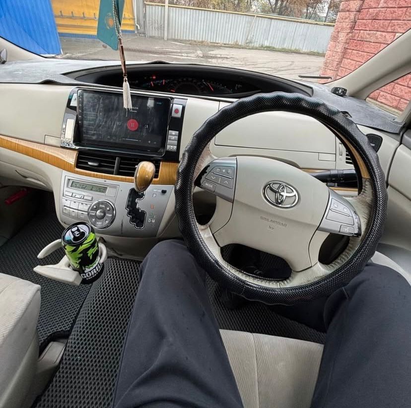 продам машину Toyota Estima