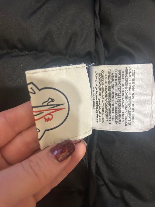 Елек Moncler Монклер