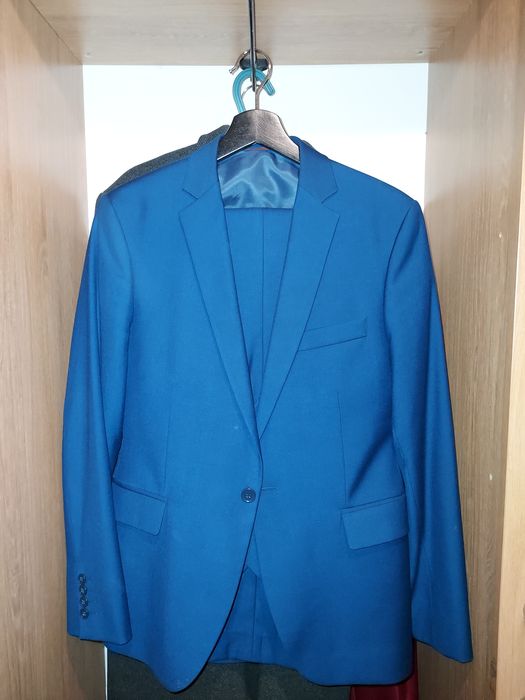 Костюм дипломатического цвета