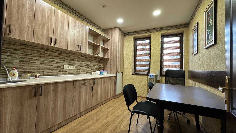 186 кв.м Офис с мебелью 5 кабинетов 13 у.е