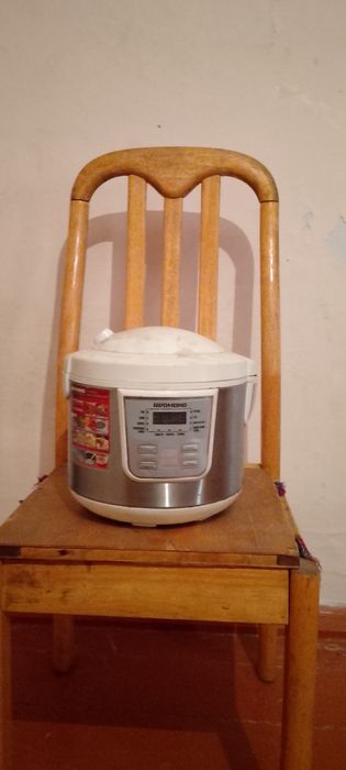 Продам Мультиварку Срочно.
