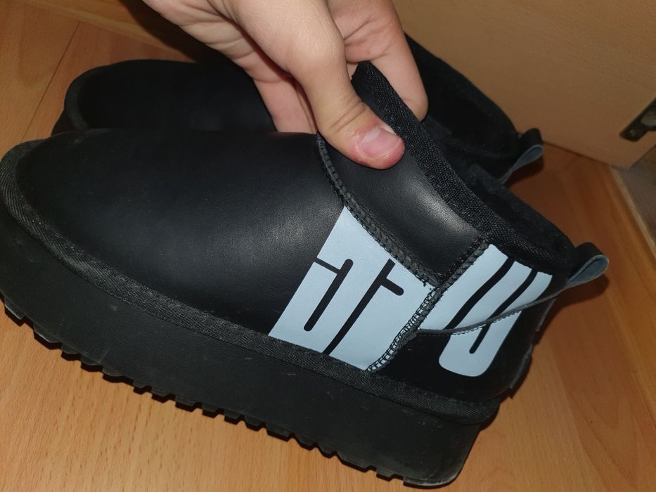 Продам угги очень теплые с мехом внутри