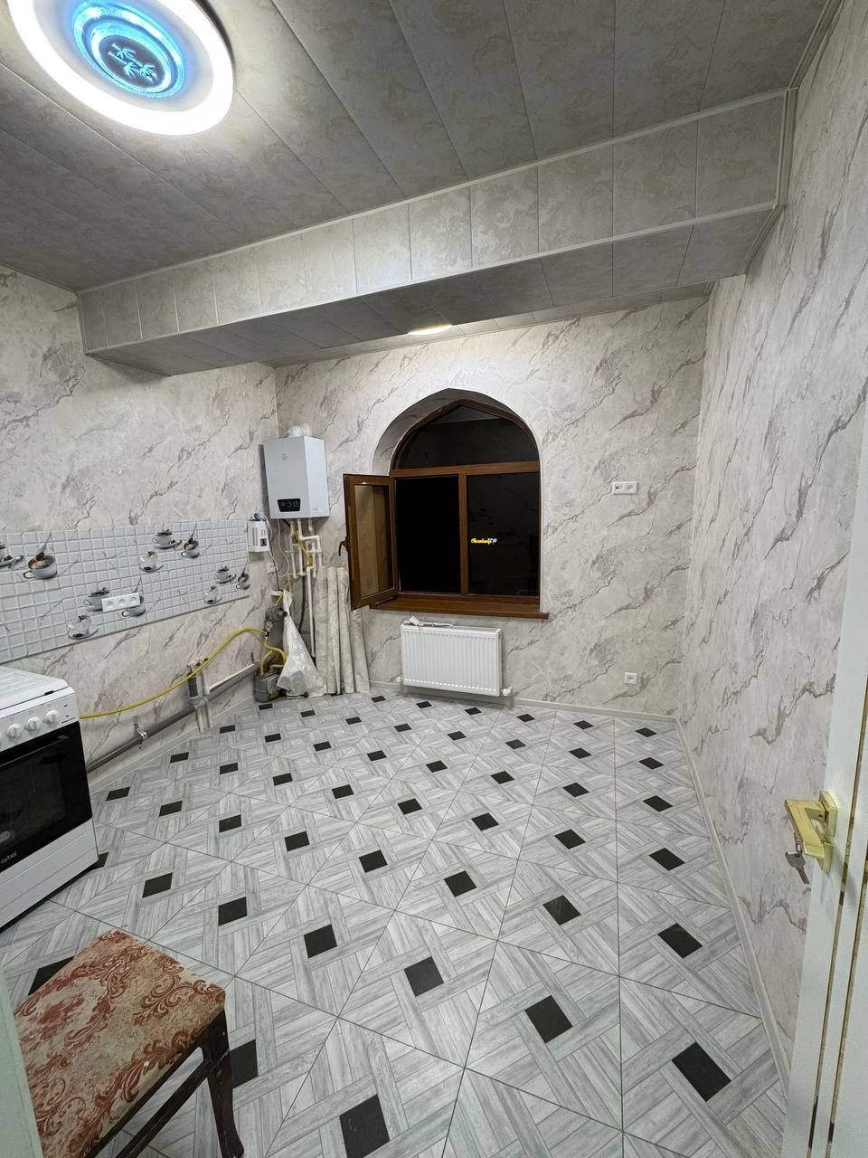 3-xonali 3-qavatda 72m² kvartira sotiladi.
3-qavatli g'ishtli dom.
Nar