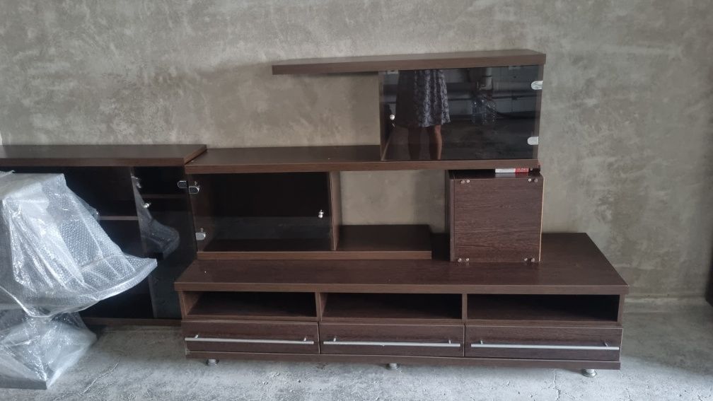 Mobilier dormitor.Se vând și separat.Stare perfecta.Culoare wenghe