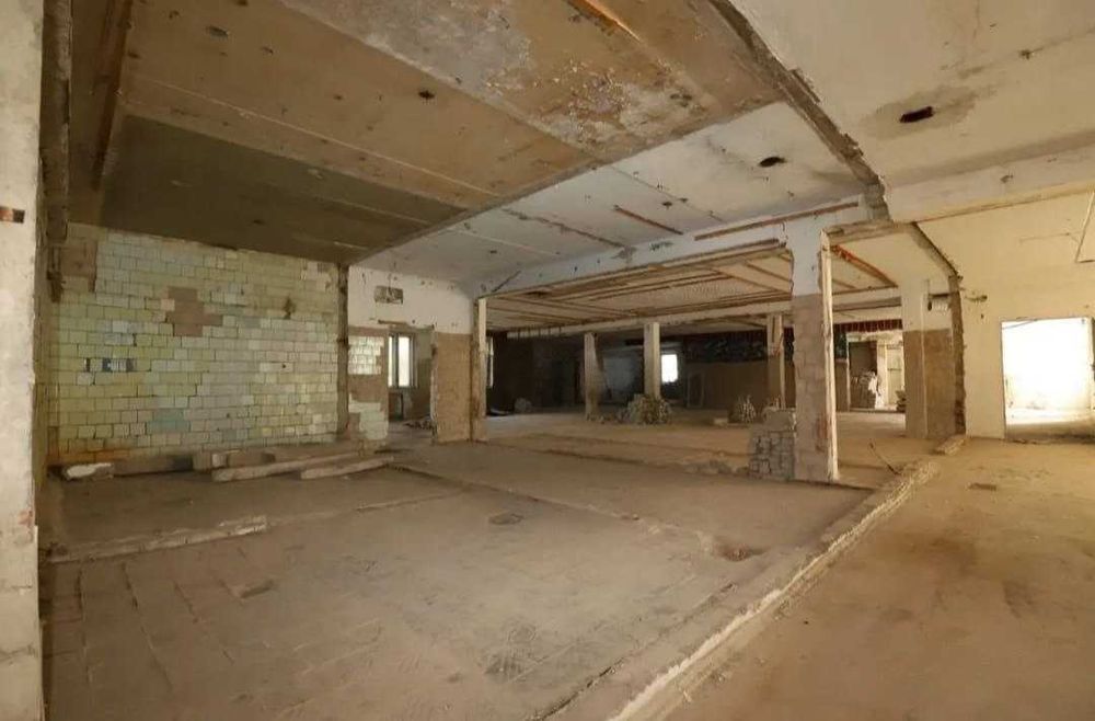 Отдельно-стоящее здание в Центре города.