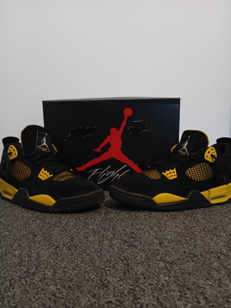 Jordan 4 black yellow thunder