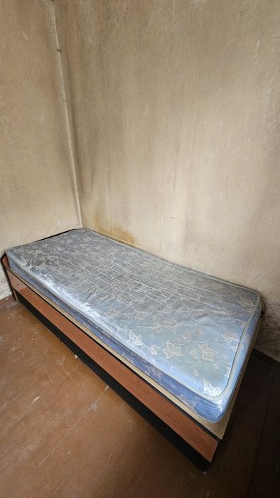 Продам кровать с матрасом
