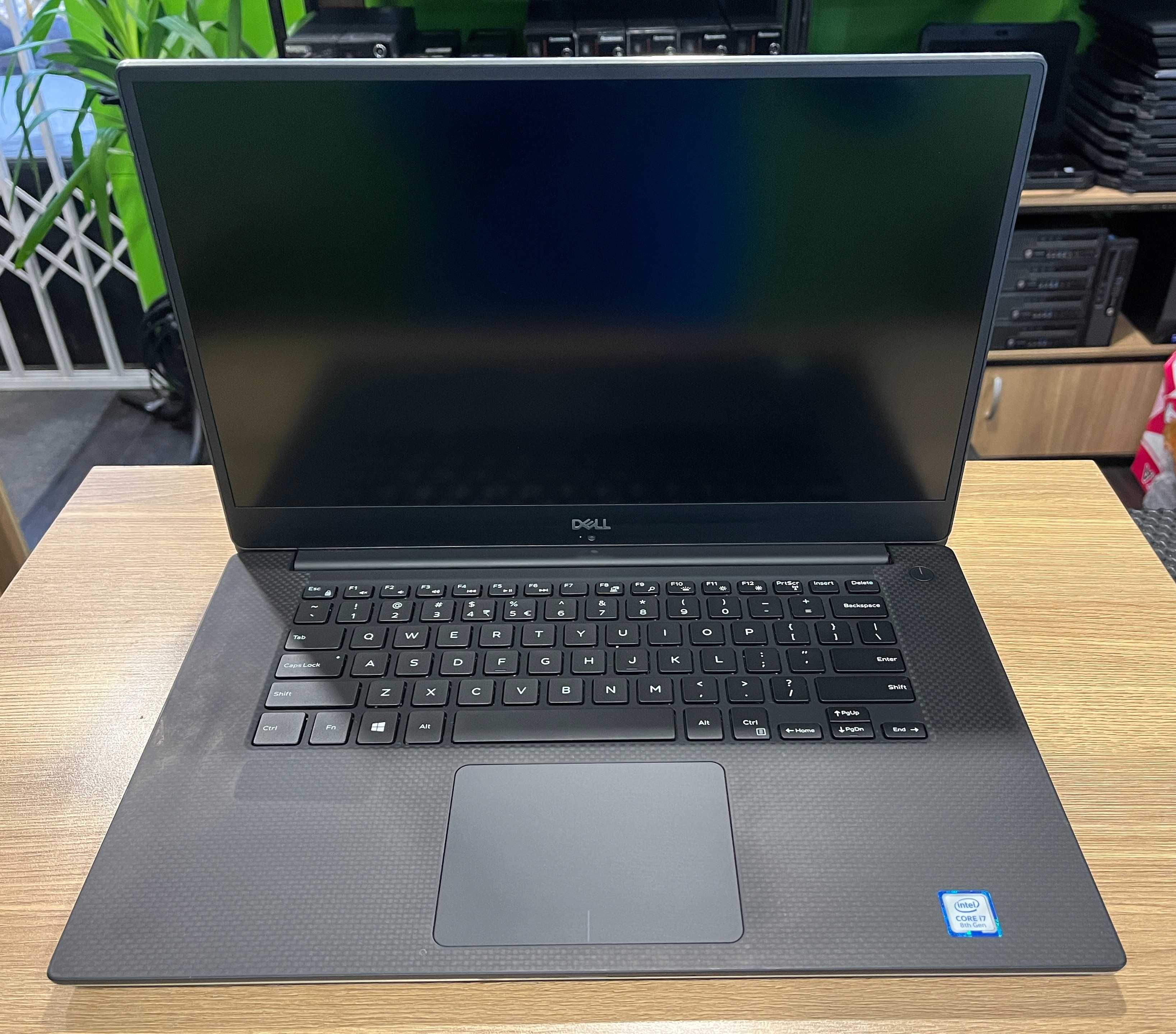 Dell Precision 5530. Core i7-8850H 2.6/4.3 GHz. 32/256 GB.QUADRO T1000