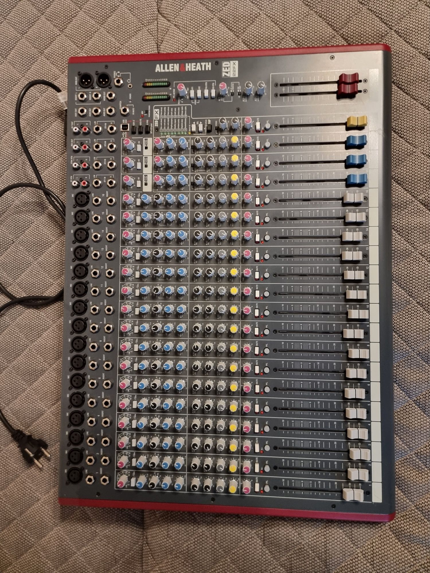 Пульт Allen Heath ZED 22FX