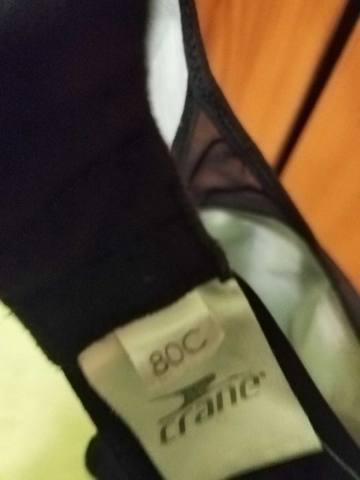 Sutien/bustieră sport cu bretele late de la Crane. Marimea: 80C. Negru