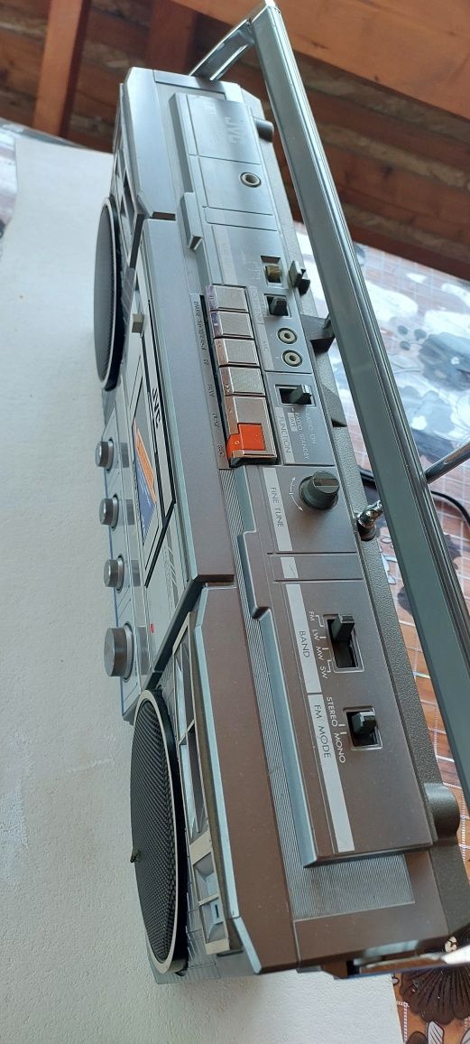 Vând radiocasetofon vintage Boombox JVC