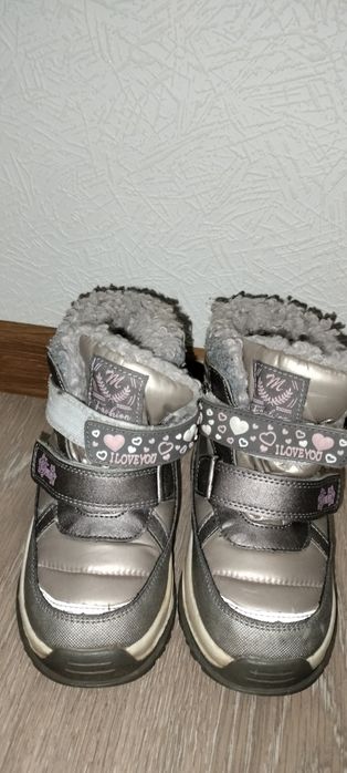 Продам зимние сапожки на девочку