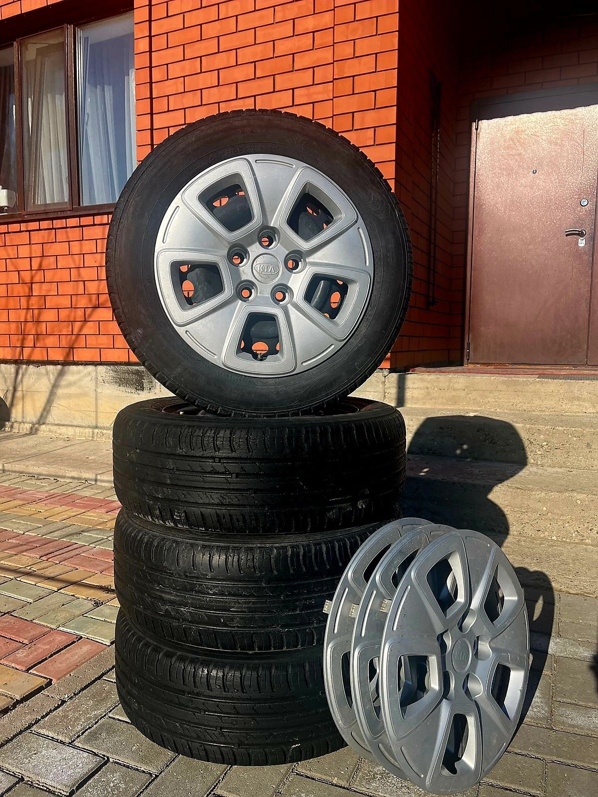 Комплект летних шин с дисками на R15