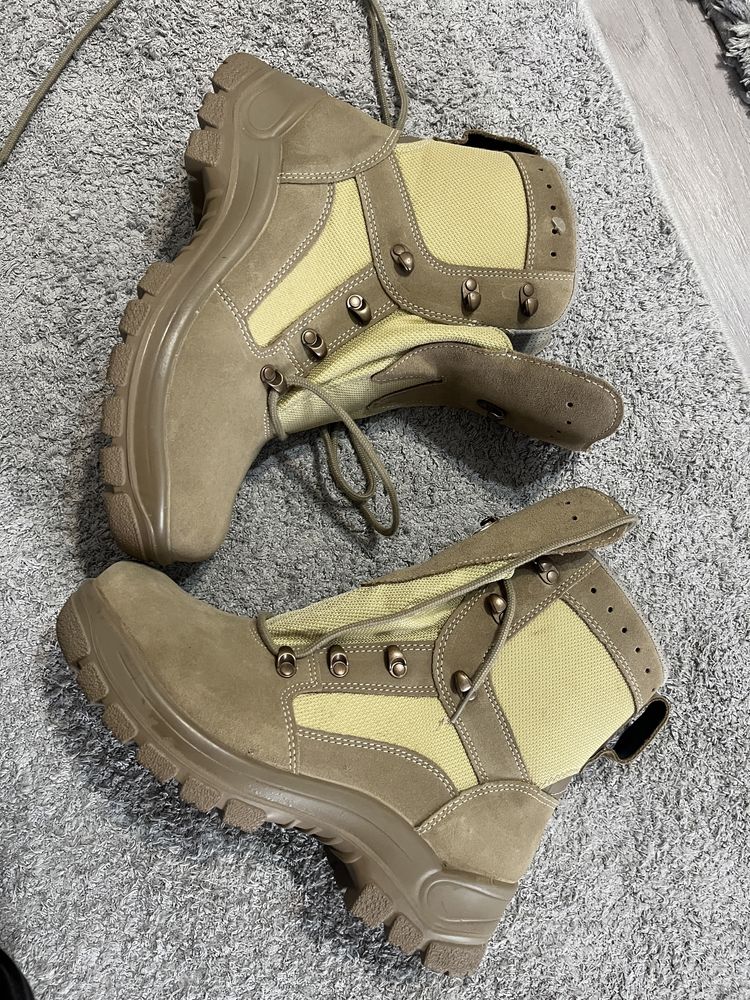 Bicanci miltari desert goretex , noi