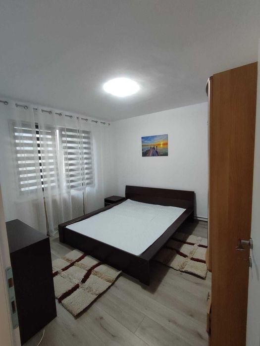 Închiriez apartament!