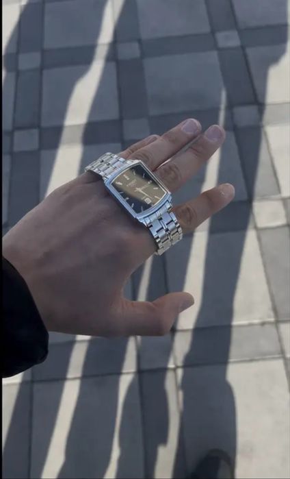 Часы наручные новые.