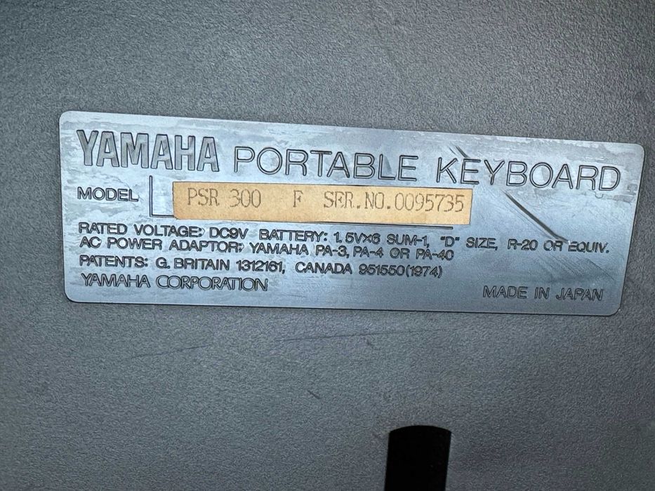 Синтезатор,пиано YAMAHA PSR-300