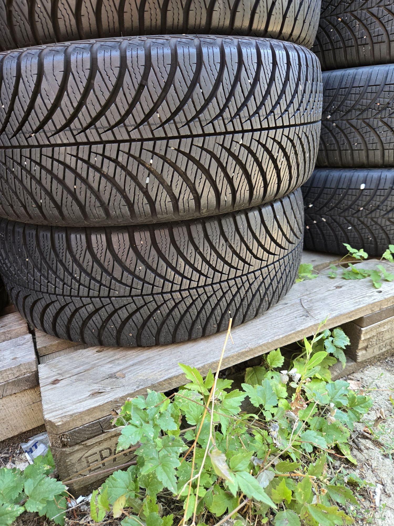 4бр. 205 55 16 Goodyear всесезонни.